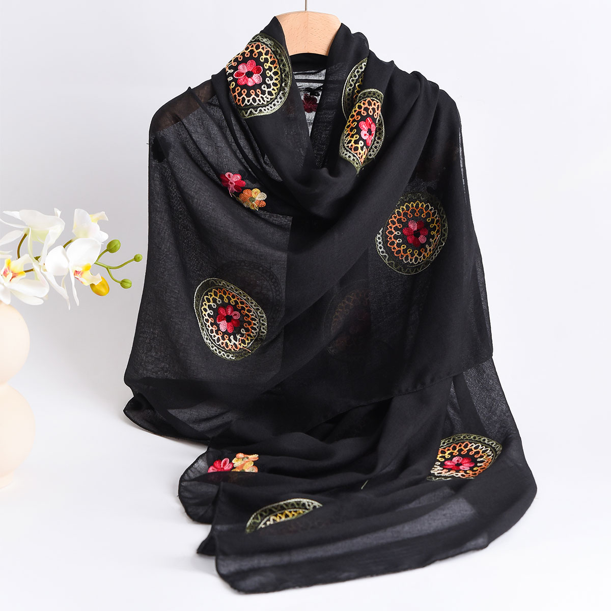 New Ethnic Fashion - ฤดูร้อนใหม่น้ําหนักเบาBreathableผ้าฝ้ายและผ้าลินินเย็บปักถักร้อยผ้าพันคอสไตล์ชาติพันธุ์แฟชั่นผู้หญิงครีมกันแดดผ้าคลุมไหล่ผ้าพันคอ