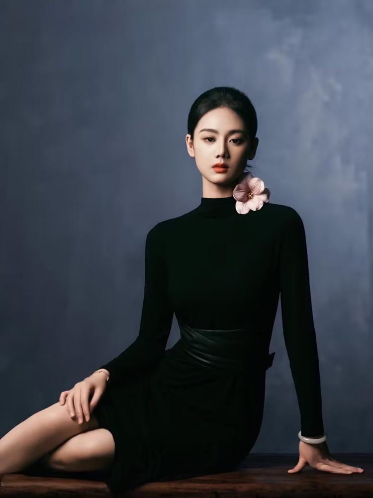 New Ethnic Fashion - ชุดถ่ายภาพบุคคลสีดำเรียบหรูทันสมัยปี 2026 สำหรับสตูดิโอ ถ่ายภาพอารมณ์ส่วนตัว เสื้อผ้าศิลปะ ชุดการแสดงสไตล์ชาติพันธุ์สำหรับผู้หญิง