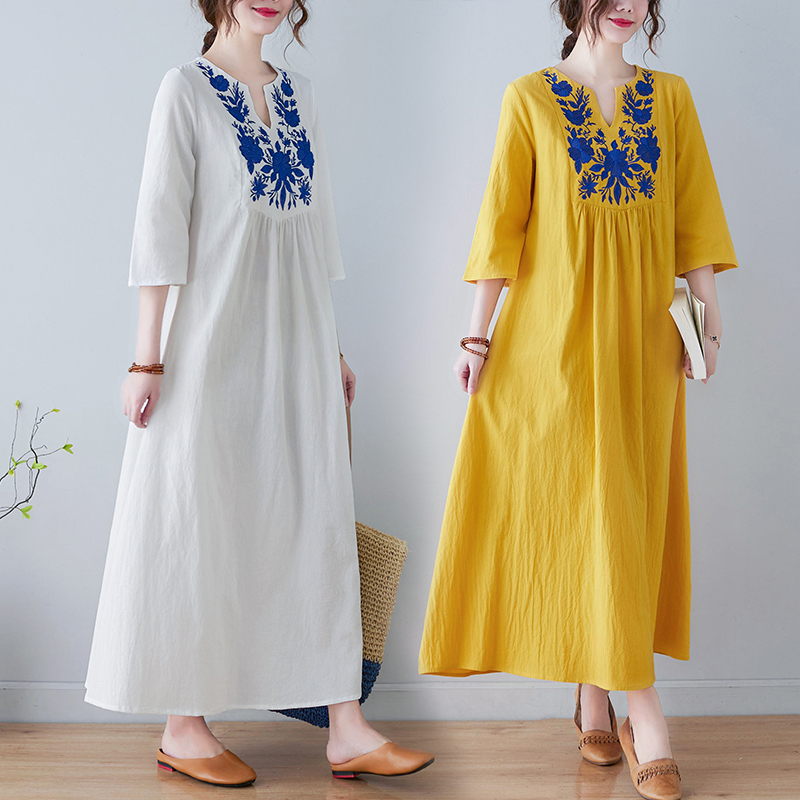 Ethnic Fashion Trend - เดรสผ้าฝ้ายลินินปักลายสไตล์ชาติพันธุ์ใหม่ คอวีลึก ทรงหลวม ความยาวระดับกลาง กระโปรงยาวคลุมเข่า แฟชั่นเทรนด์ฤดูร้อนสำหรับผู้หญิง