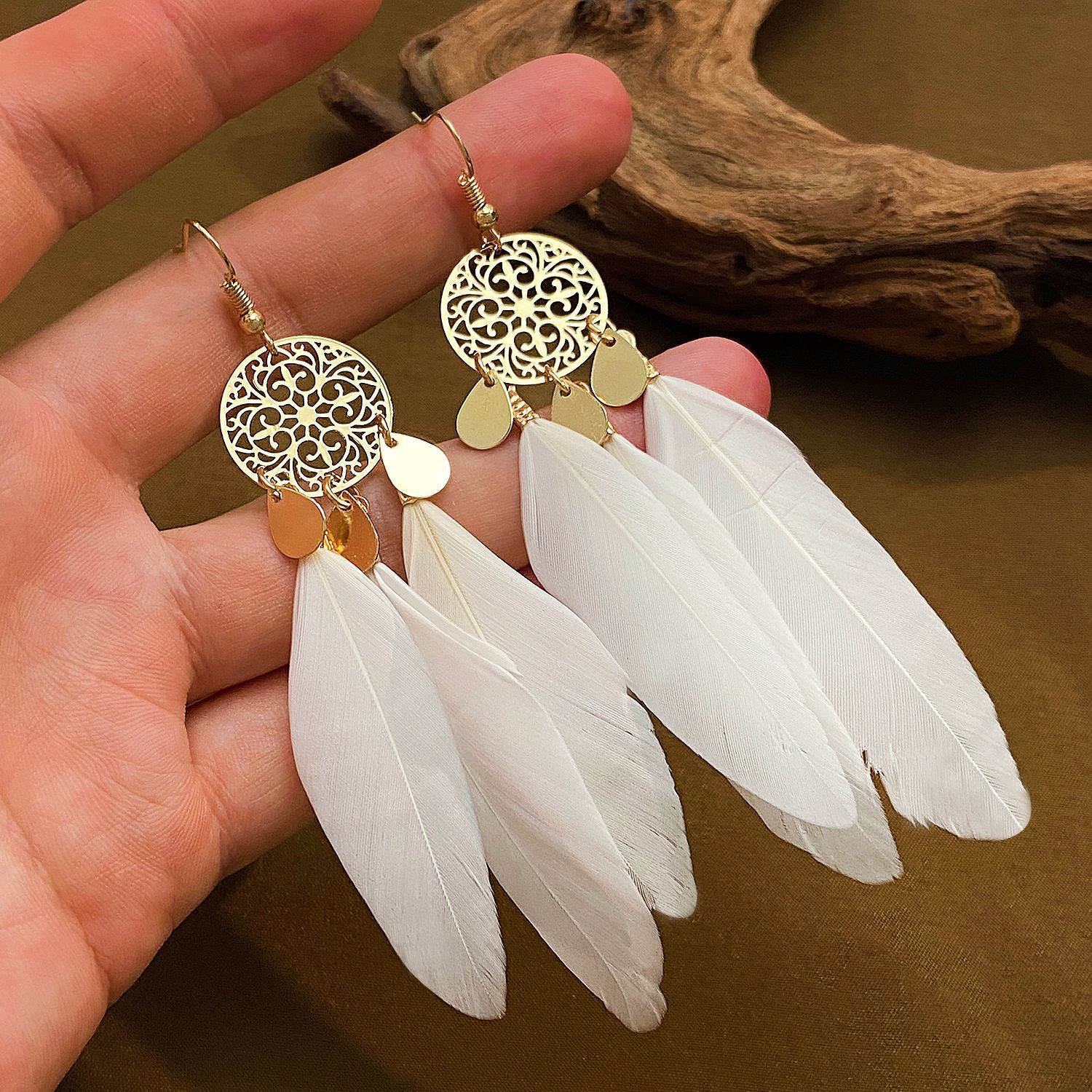 ต่างหูพู่ห้อยสไตล์โบฮีเมียนขนน - Ethnic Fashion Trend บทวิจารณ์และราคา